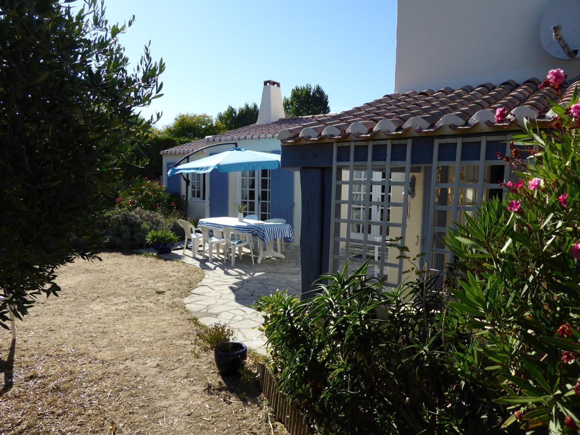 Maison Confortable Pour 8 Pers. A Barbatre, Pres De La - Fr-1-823-97
